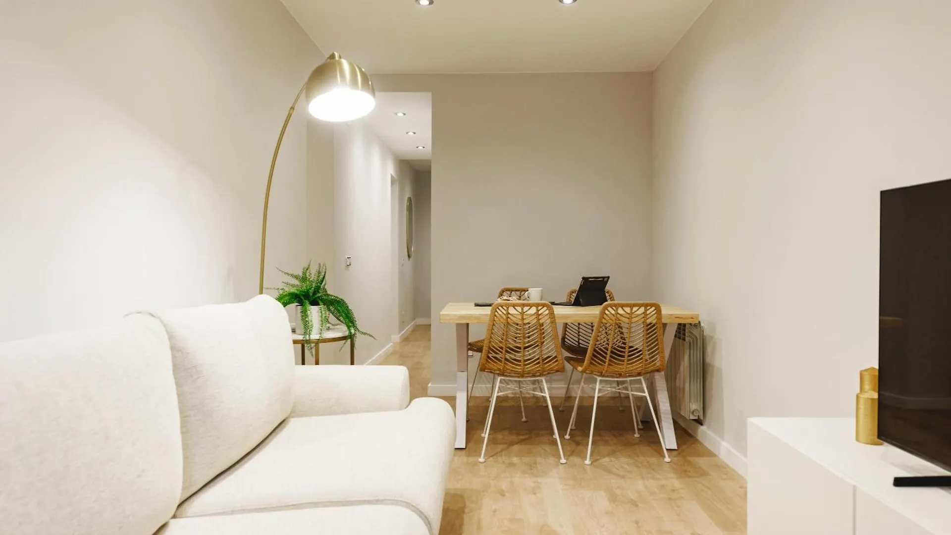 Bravissimo Apartaments Mora 4 Girona 0*,