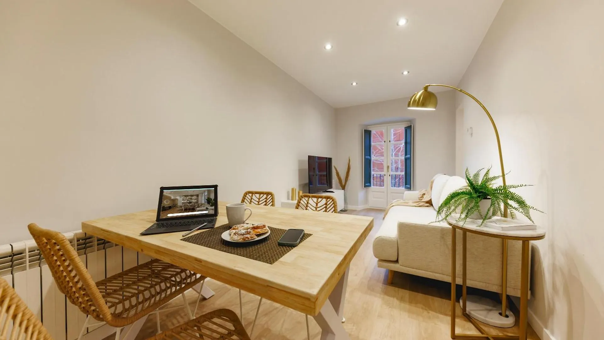 Bravissimo Apartaments Mora 4 Girona 0*,